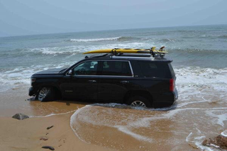 Illustration for article titled Bringing a Chevy Tahoe on a Beach: How to Ruin a Chevy Tahoe